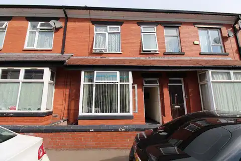 3 bedroom terraced house, Fenton Street, Rochdale OL11